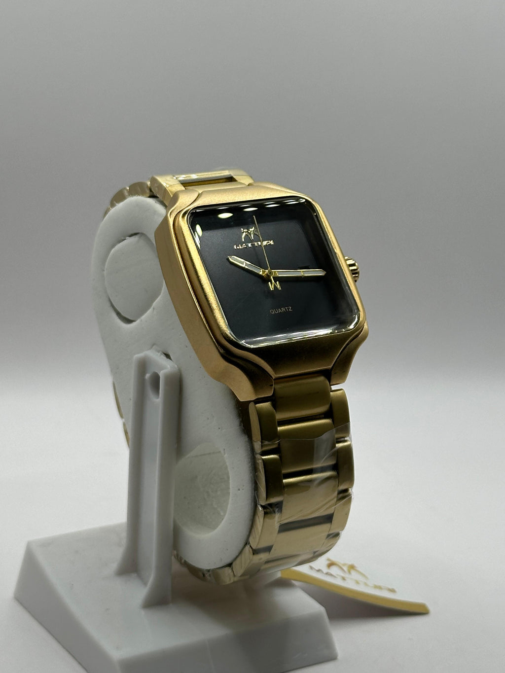Matturi Sleek Dial Watch - Gold and Black Edition
