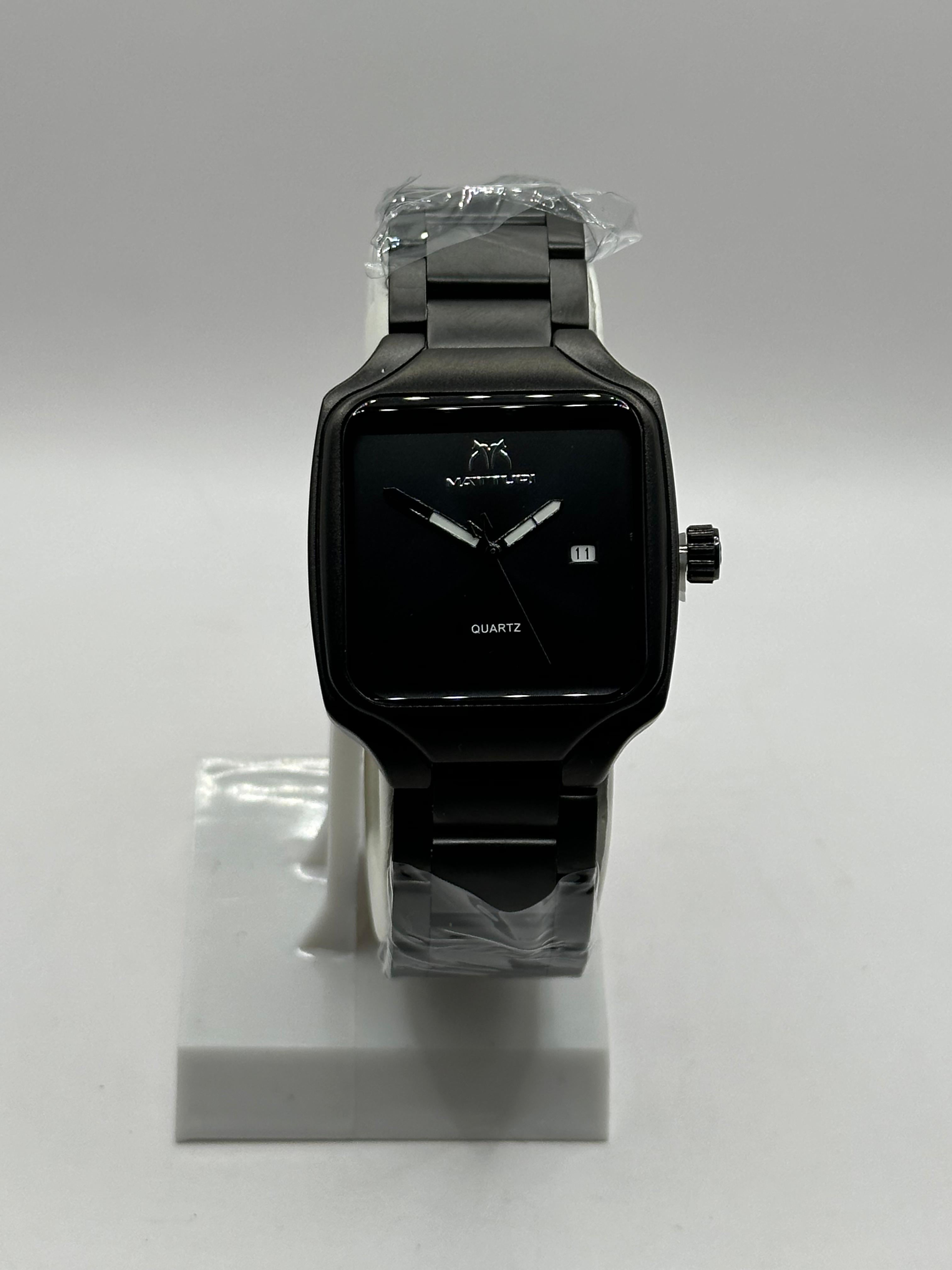 Matturi Sleek Dial Watch - Gold and Black Edition