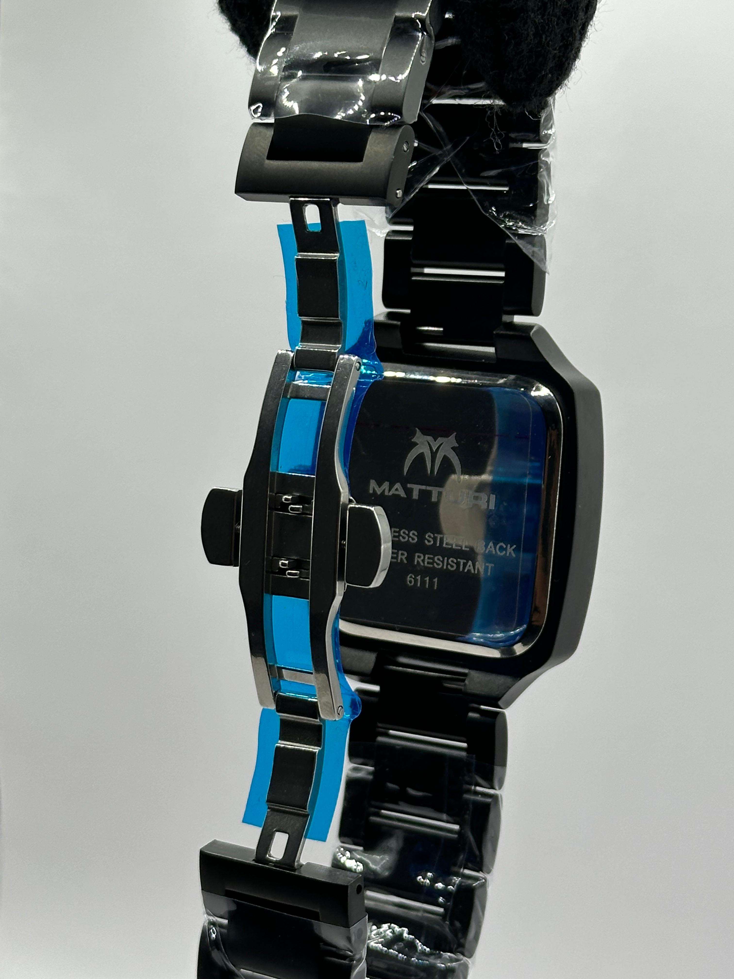 Matturi Sleek Dial Watch - Gold and Black Edition