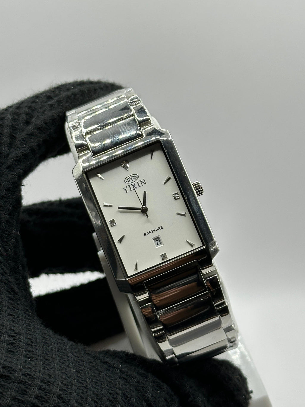 Yixin Sleek Dial Watch