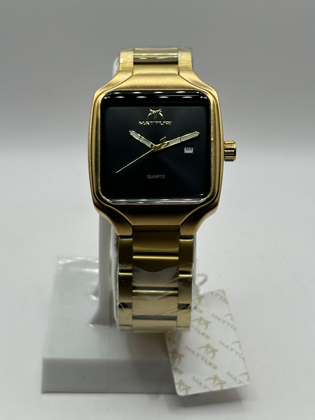 Matturi Sleek Dial Watch - Gold and Black Edition